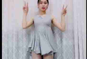 小裙摆真调皮