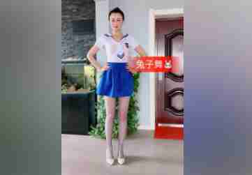 大姐搁这还卖萌呢